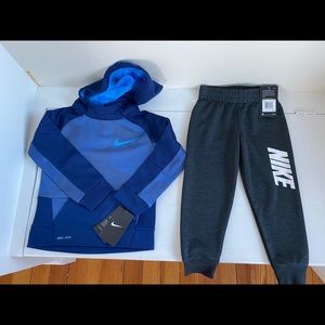 Nike boys sweatpants & sweatshirt outfit size 4